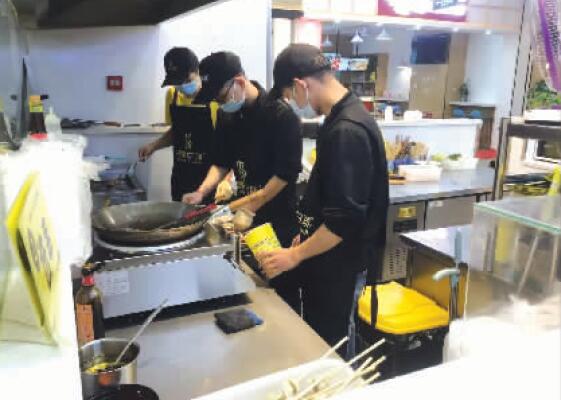深入推進餐飲行業(yè)治理 不斷提升食品安全水平